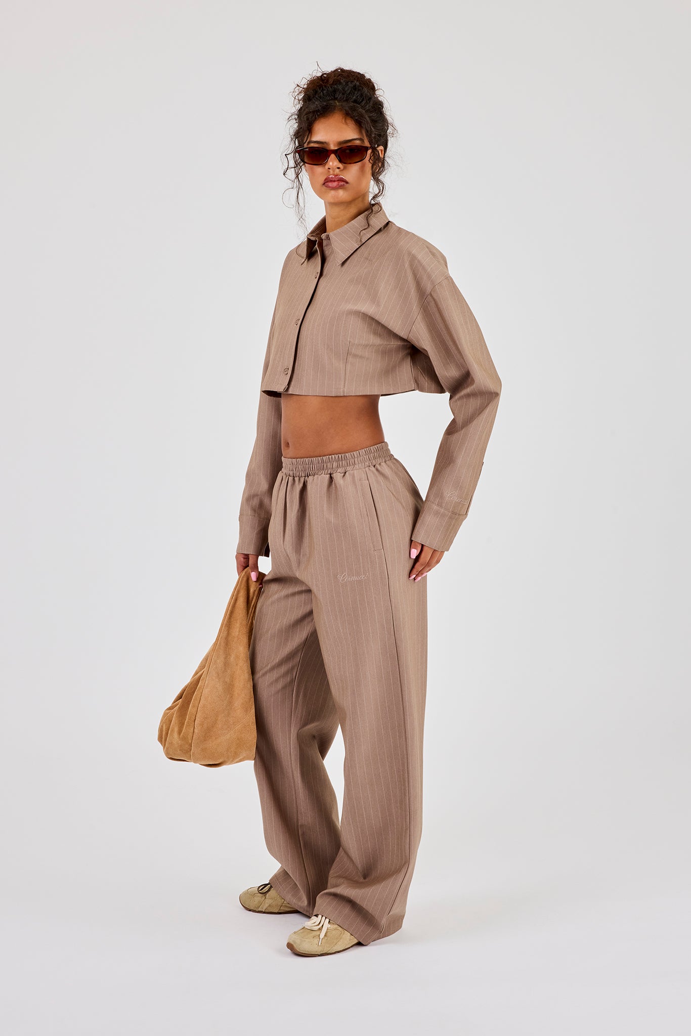 Gestreiftes Super Crop Hemd & Weite Hose – Taupe